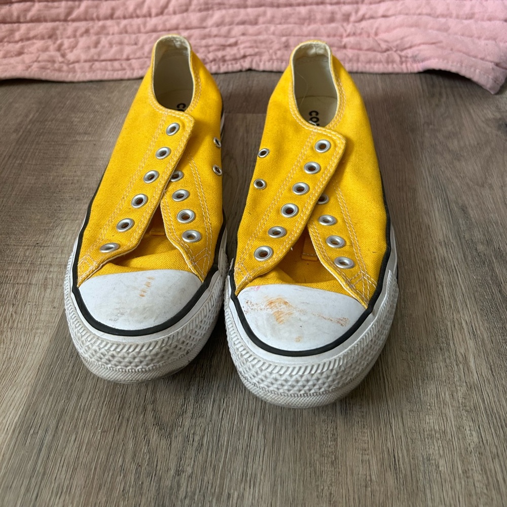 Yellow Low Too Converse (laces not included)